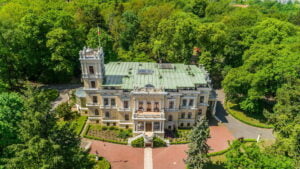 Pałac W Biedrusku Z Wieżą (fot. Archiwum Pałacu Biedrusko)