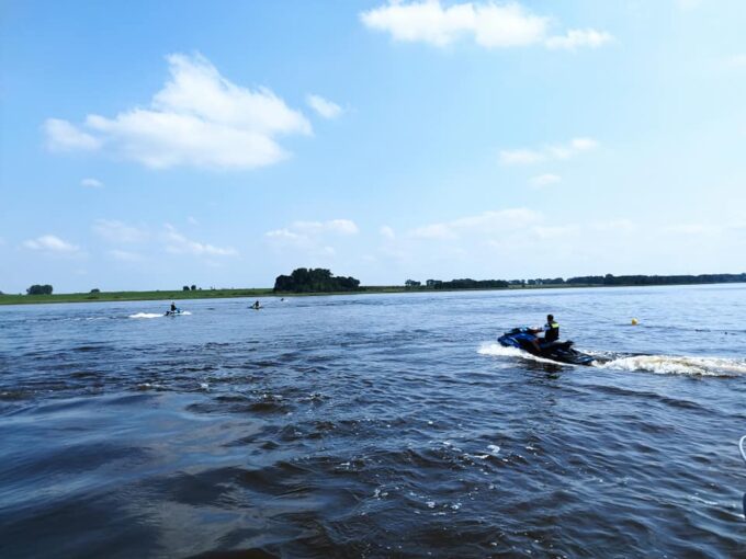 Jezioro Niepruszewskie: Pospolite Ruszenie Motorowodniaków 