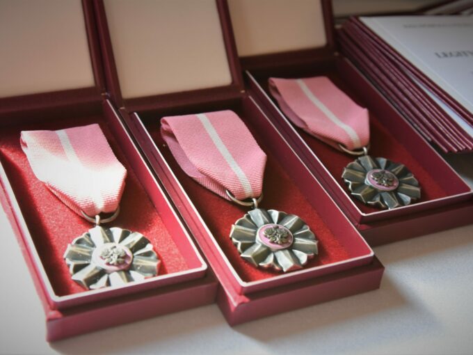 Medale I Listy Gratulacyjne Za Długoletnie Pożycie Małżeńskie